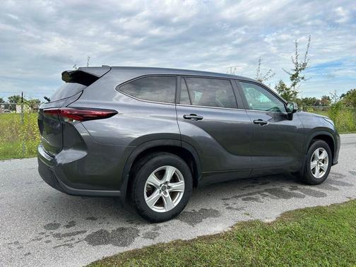 2024 Toyota Highlander LE