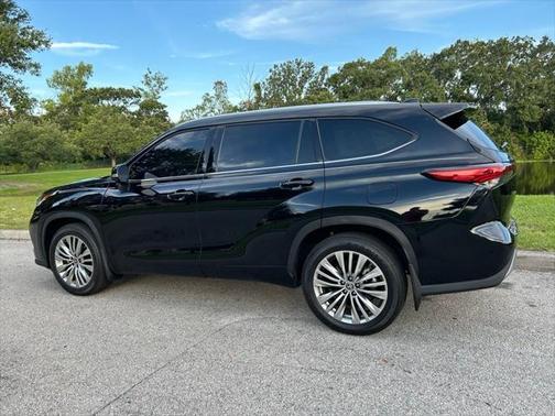 2023 Toyota Highlander Platinum