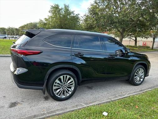 2023 Toyota Highlander Platinum