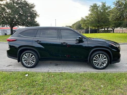 2023 Toyota Highlander Platinum
