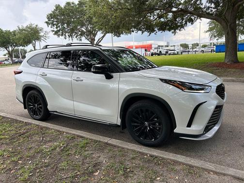 Wind Chill Pearl 2024 Toyota Highlander XSE
