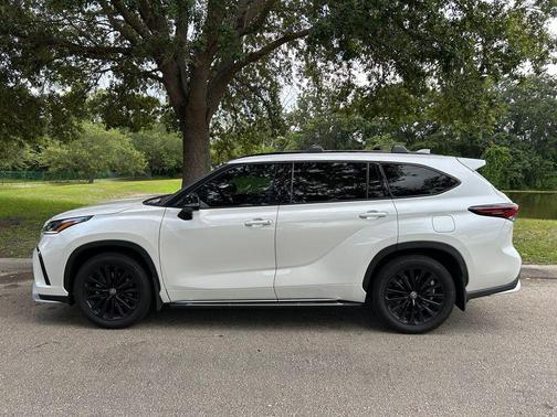 Wind Chill Pearl 2024 Toyota Highlander XSE