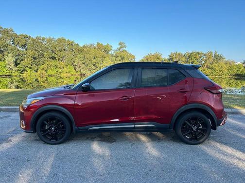 2022 Nissan Kicks SR