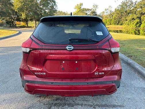 2022 Nissan Kicks SR