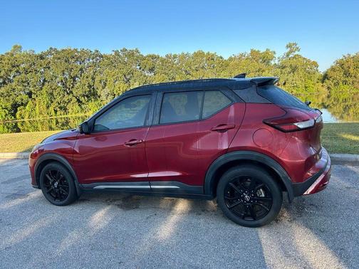 2022 Nissan Kicks SR