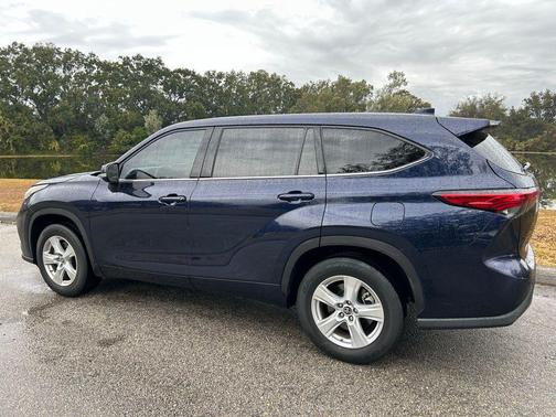 2021 Toyota Highlander LE