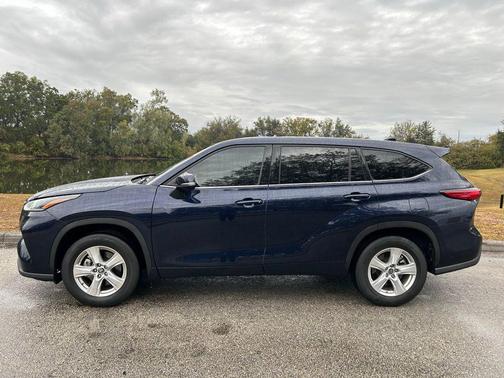2021 Toyota Highlander LE
