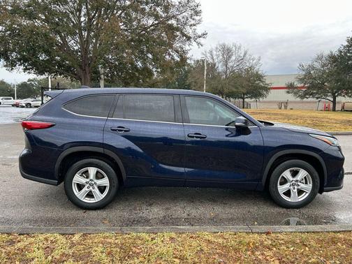 2021 Toyota Highlander LE