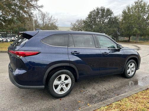 2021 Toyota Highlander LE