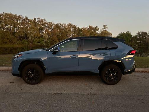 2023 Toyota RAV4 Hybrid SE