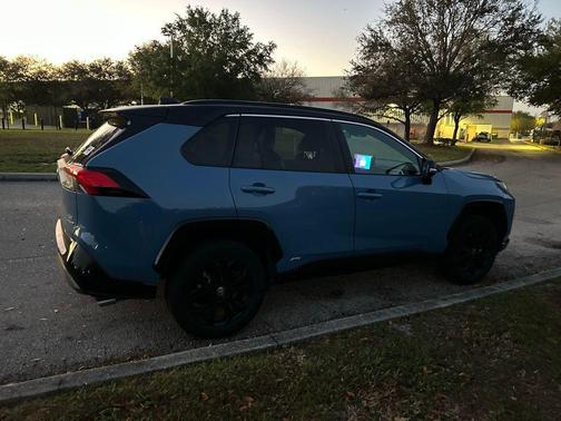 2023 Toyota RAV4 Hybrid SE