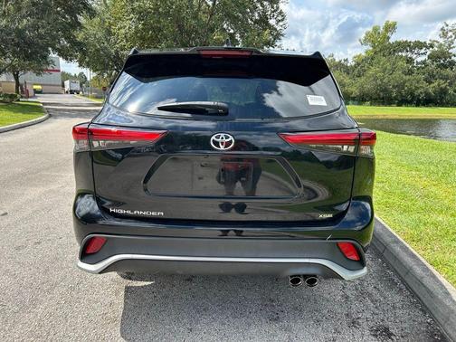 2022 Toyota Highlander XSE