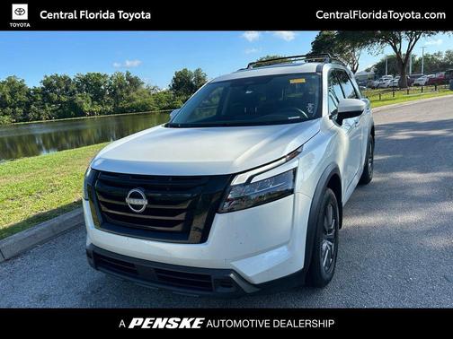 Pearl White Tricoat 2023 Nissan Pathfinder SV FWD