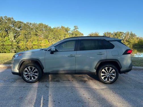 2021 Toyota RAV4 XLE Premium