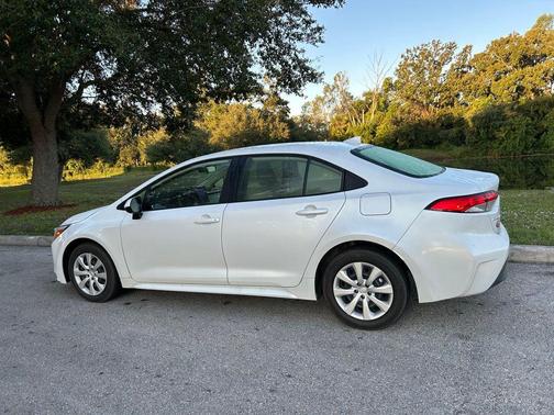 2024 Toyota Corolla Hybrid LE