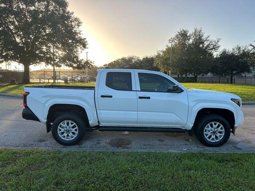 2025 Toyota Tacoma SR