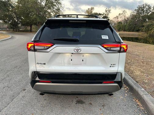 2025 Toyota RAV4 Hybrid SE