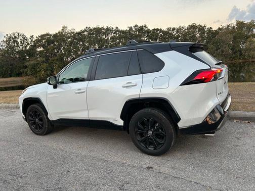 2025 Toyota RAV4 Hybrid SE