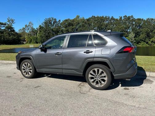 2023 Toyota RAV4 XLE Premium