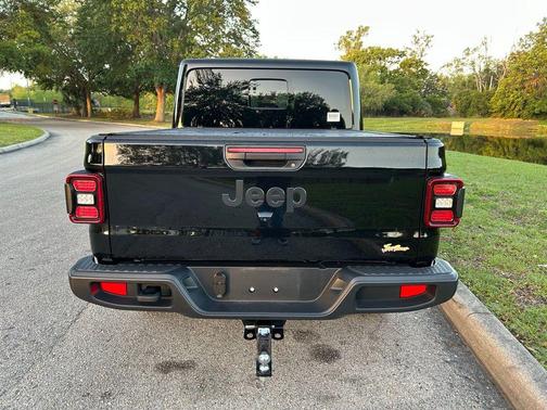 Black Clearcoat 2024 Jeep Gladiator Jeep Beach