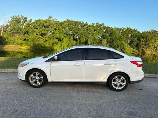 OXFORD WHITE 2014 Ford Focus SE