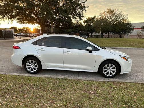2024 Toyota Corolla Hybrid LE