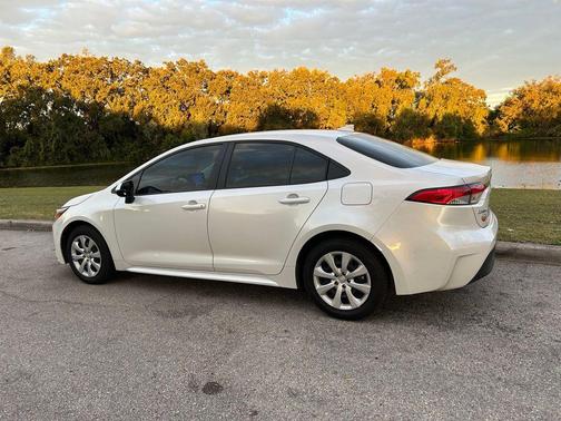 2024 Toyota Corolla Hybrid LE