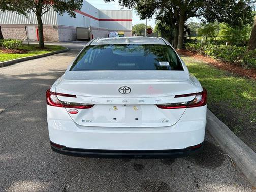 Ice Cap 2025 Toyota Camry LE