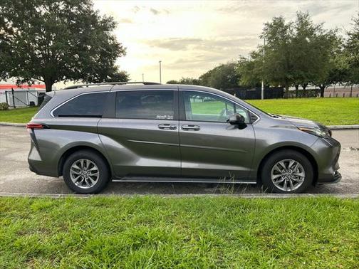 2021 Toyota Sienna XLE 7 Passenger