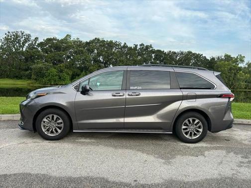 2021 Toyota Sienna XLE 7 Passenger