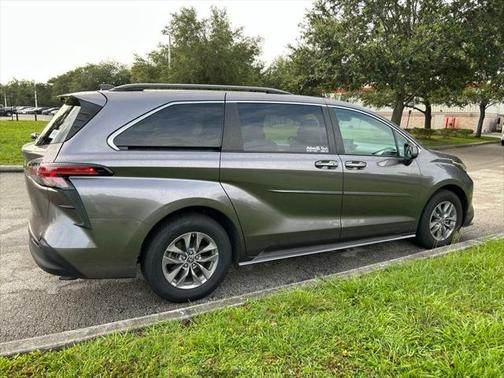 2021 Toyota Sienna XLE 7 Passenger