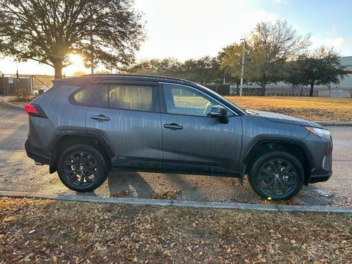 2024 Toyota RAV4 Hybrid SE