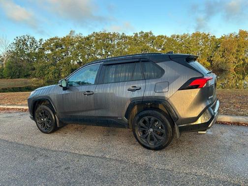 2024 Toyota RAV4 Hybrid SE