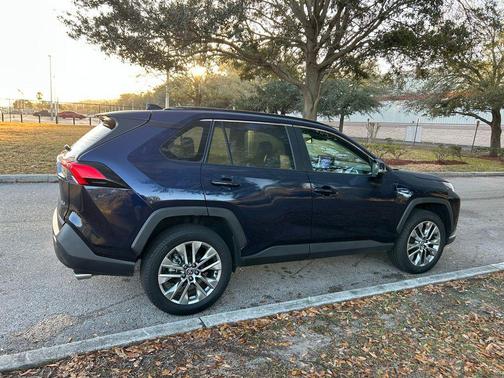 2023 Toyota RAV4 XLE Premium