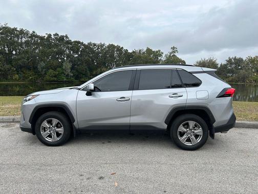 2025 Toyota RAV4 Hybrid LE