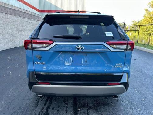 2022 Toyota RAV4 Hybrid SE