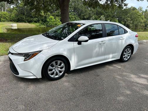 Ice Cap 2024 Toyota Corolla LE