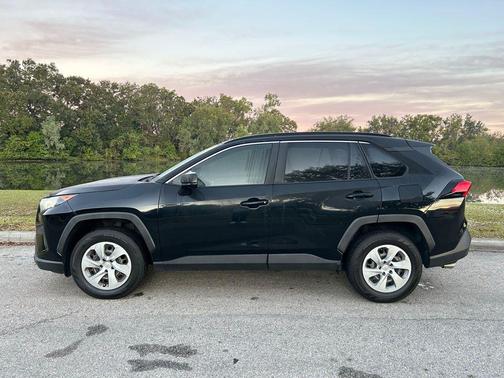 2020 Toyota RAV4 LE