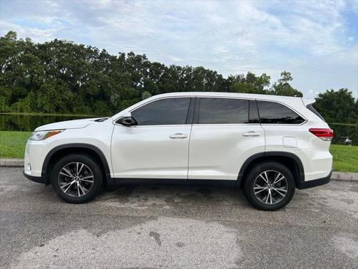 2019 Toyota Highlander LE I4