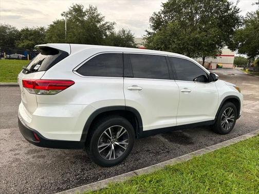 2019 Toyota Highlander LE I4