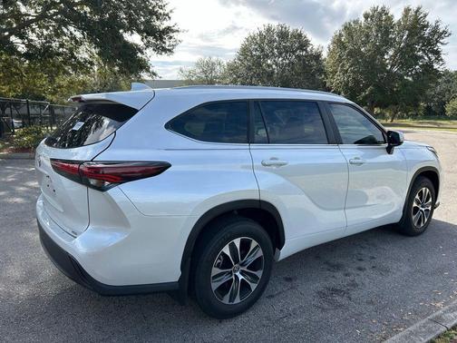 2025 Toyota Highlander XLE