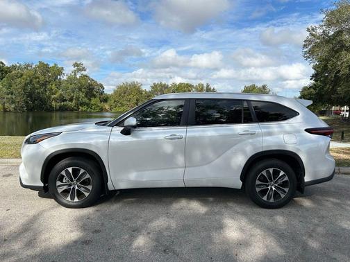 2025 Toyota Highlander XLE
