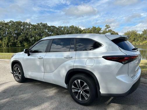 2025 Toyota Highlander XLE