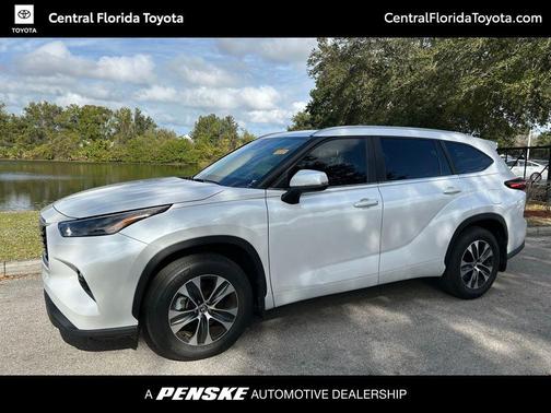 2025 Toyota Highlander XLE