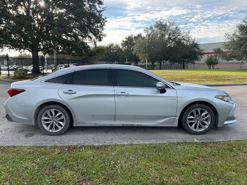 2021 Toyota Avalon Hybrid XLE Plus