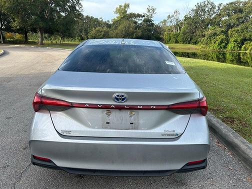 2021 Toyota Avalon Hybrid XLE Plus