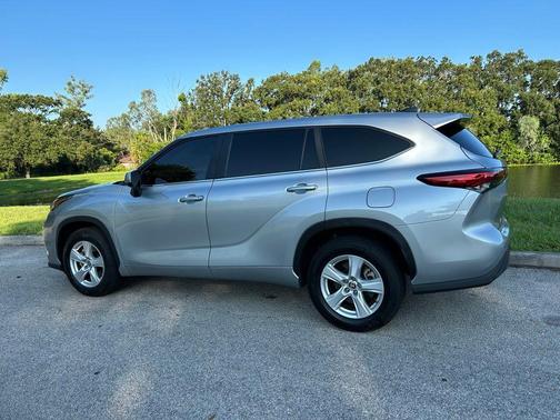 2023 Toyota Highlander LE