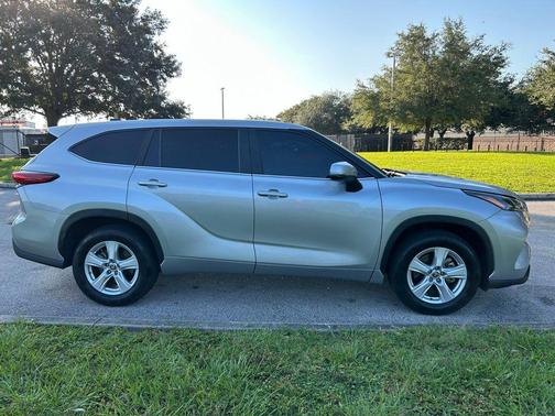 2023 Toyota Highlander LE
