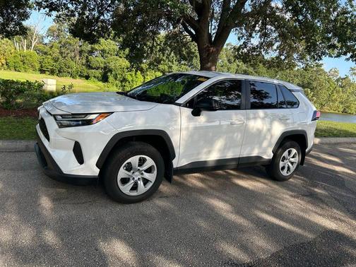 Ice Cap 2024 Toyota RAV4 LE