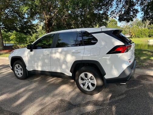 Ice Cap 2024 Toyota RAV4 LE